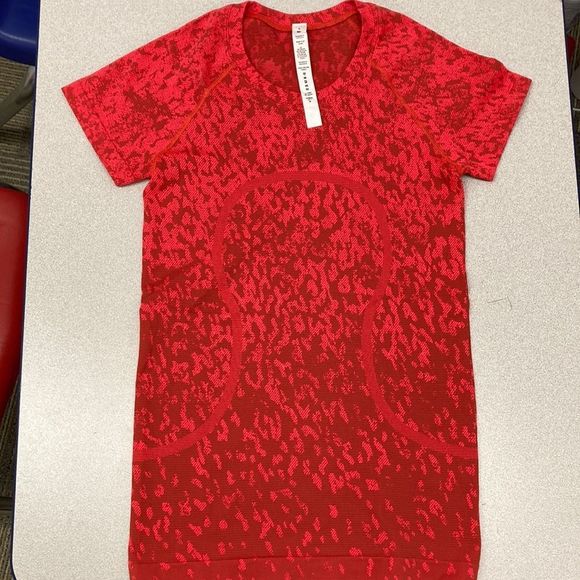 lululemon athletica Tops - 𝅺LULULEMON Swiftly tech Tshirt NWOT athletic